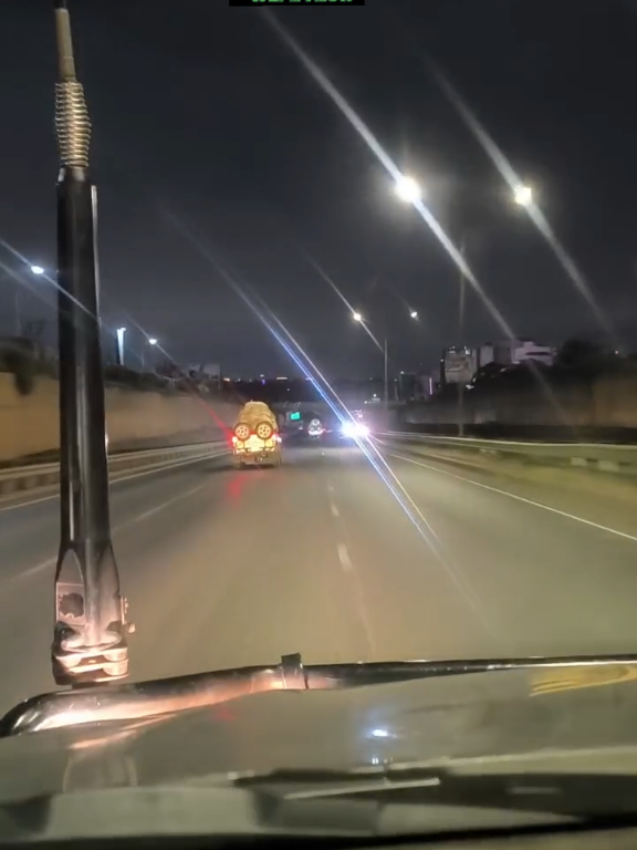 smooth.. easy does it...ekelea earpiece skiza utamu.. tbt.. playlist nayo 🔥🔥🔥.. teke nayo ☄️.. mali safi kuliko dem yako.. pure niceness... #tbt #ziendezirudi🔥🔥 ##usikusacco#miraapilots ##jkia🇰🇪 