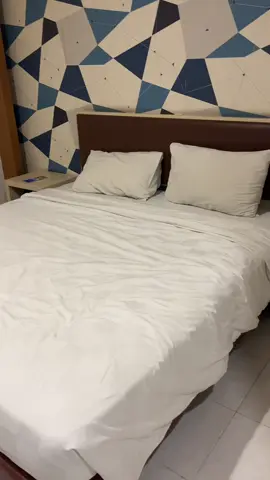 Mau bermalam di jakarta tapi bingung mau nginep dimana? Hotel 88 ini mungkin bisa jadi pilihan terbaik kamu. Lokasinya deket dengan pusat kota dan ga jauh dari stasiun mangga besar.#hoteljakarta #hotelmurah  