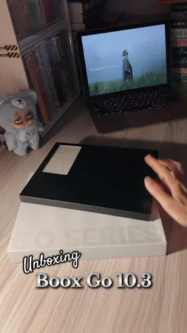 Unboxing my new e-reader BOOX Go 10.3 ช่วงนี้ speed ในการอ่านก็จะเร็วกว่าปกตินิดนึง เพราะกำลังเห่อของใหม่+กับยังอยู่ในช่วง vacay คืออ่านหนังสืออยู่บ้านตลอดทั้งเดือนนี้ยาวๆ 📚☺️ #boox #ereader #หนังสือภาษาอังกฤษ #อ่านตามtiktok #booxgo103  