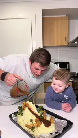 Little man loves his Dinosaurs so I thought we would do something fun for dinner tonight! Dino Land 🦖🦕 #thataussiedad #budgetfamily #EasyRecipes #familymeals #tiktokdad 