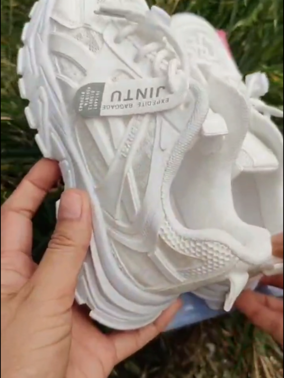 Shoes for kids ba hanap mo? Ito na Mga mii ang ganda at matibay HINDI halatang mumurahin. Sa gusto mag order add 1 plus size kasi maliit ang sizes nito. #shoesforkids #whiteshoesforkids #rubbershoesforkids #tiktokmarketplace #tiktokfyp 