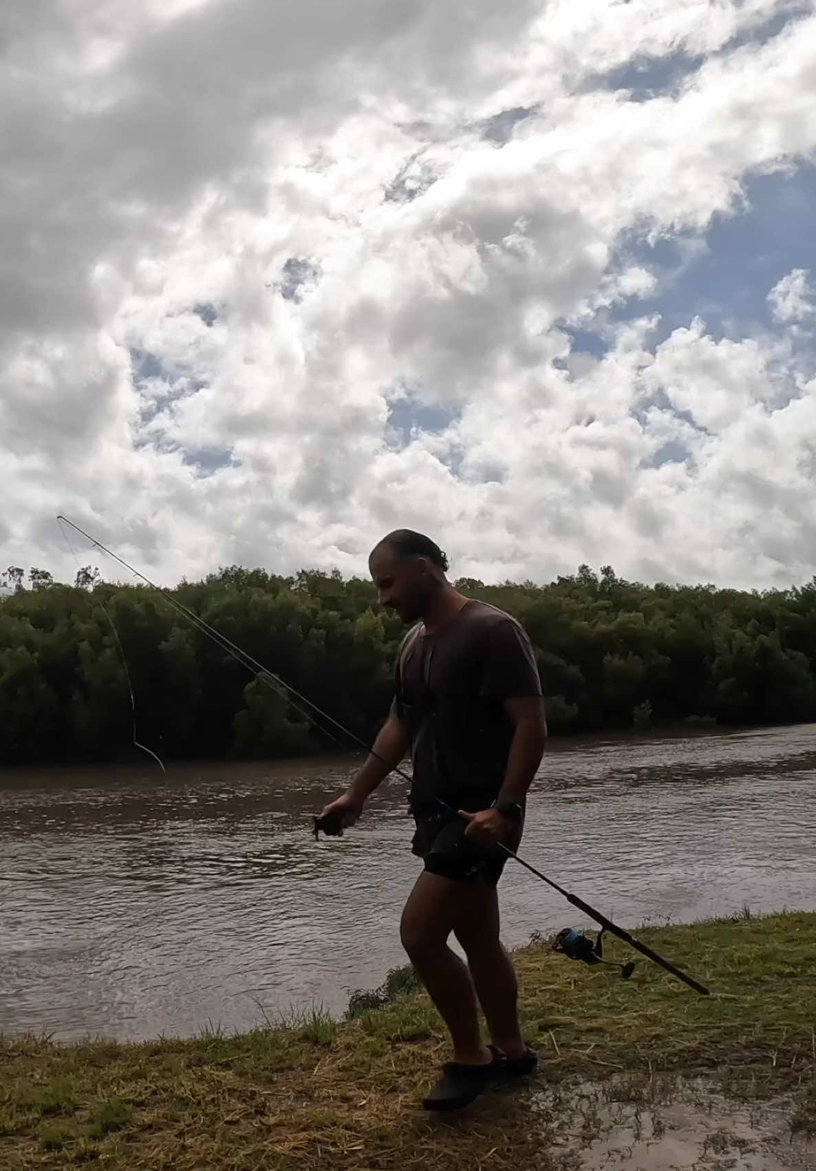 15 Days Only Eating What I Catch DAY 11 #fishingchallenge #qld #fishing #livebait #proserpineriver 