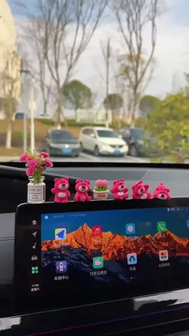 Strawberry Bear in the car, the gentlest companion on the road~