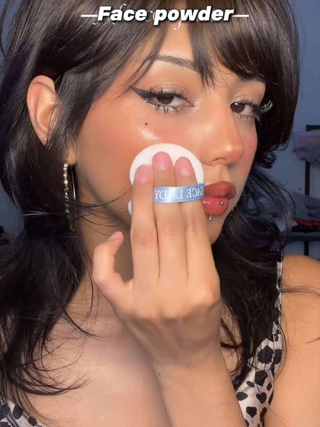 POV: The only reason I wake up early... is to do my makeup. 💄✨#saceladyfacepowder #alldayholdfacepowder #facepowderforoilyskin #staymattealldayfacepowder