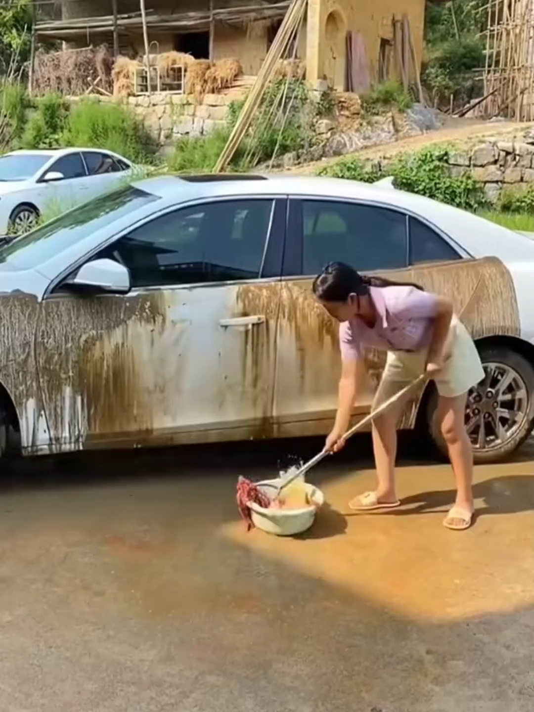 Đầu phun súng nước áp lực cao, có thể chuyển đổi nhiều chế độ phun nước, cắm vào vòi nước là có thể sử dụng.