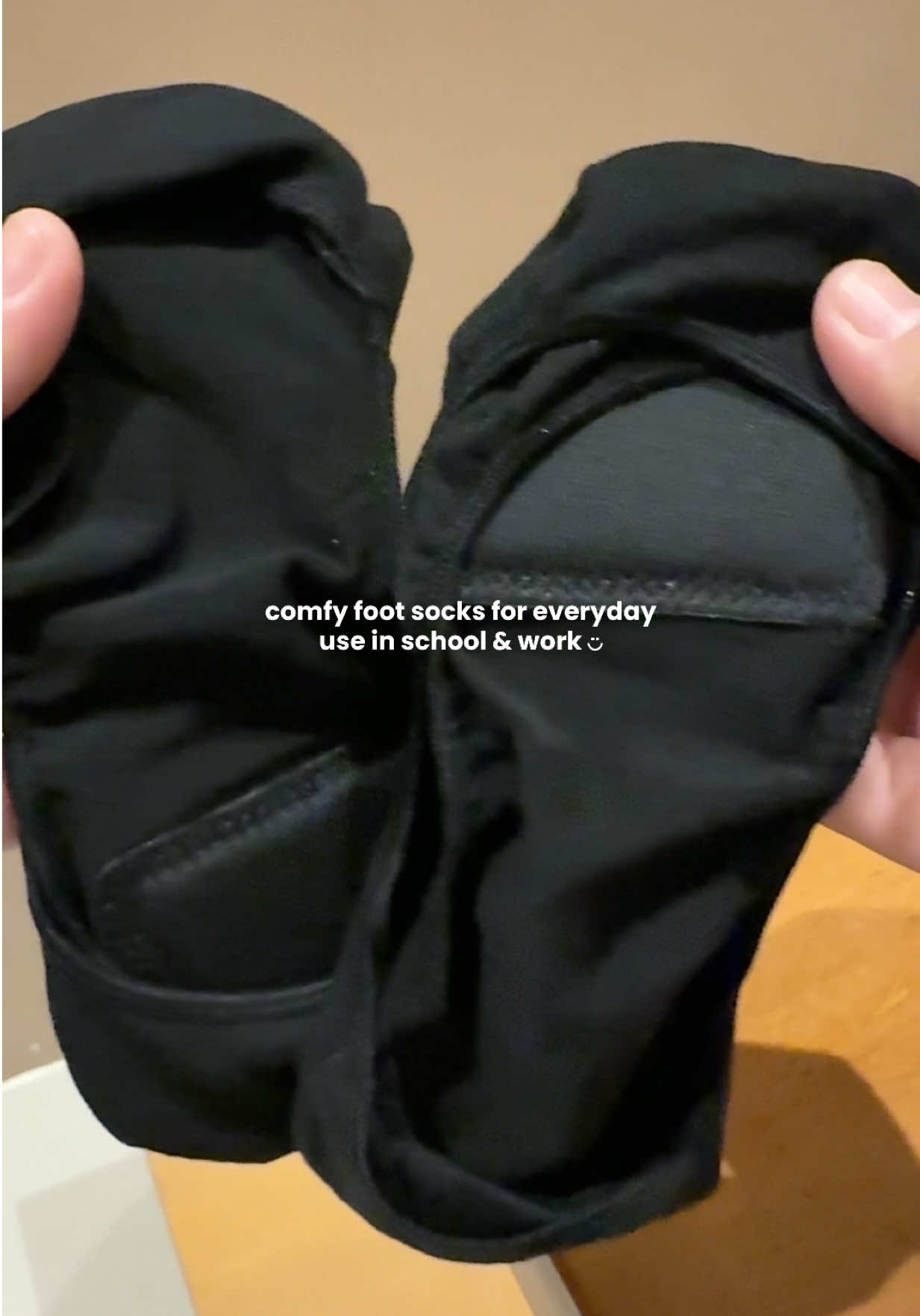 Comfort & Style: The Perfect Socks for student & workers. 👌🏻✨ #footsocks #footsocksformenandwomen #footsocksforwomen #paddedsocks 