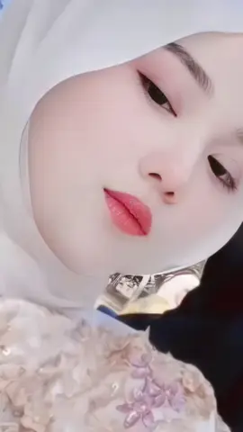 jalan jalan sore besty 🥰Wanita muslimah cantik  Beautiful girl #hijabcantik #wanitamuslimahcantik #comel #kiranalarasati #Rana 