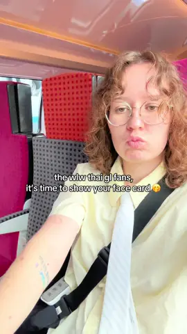 now that we can comment pictures, go on, it’s your time to shine 🫣 #wlw #thaigl #girlslove #glthai #facecard 