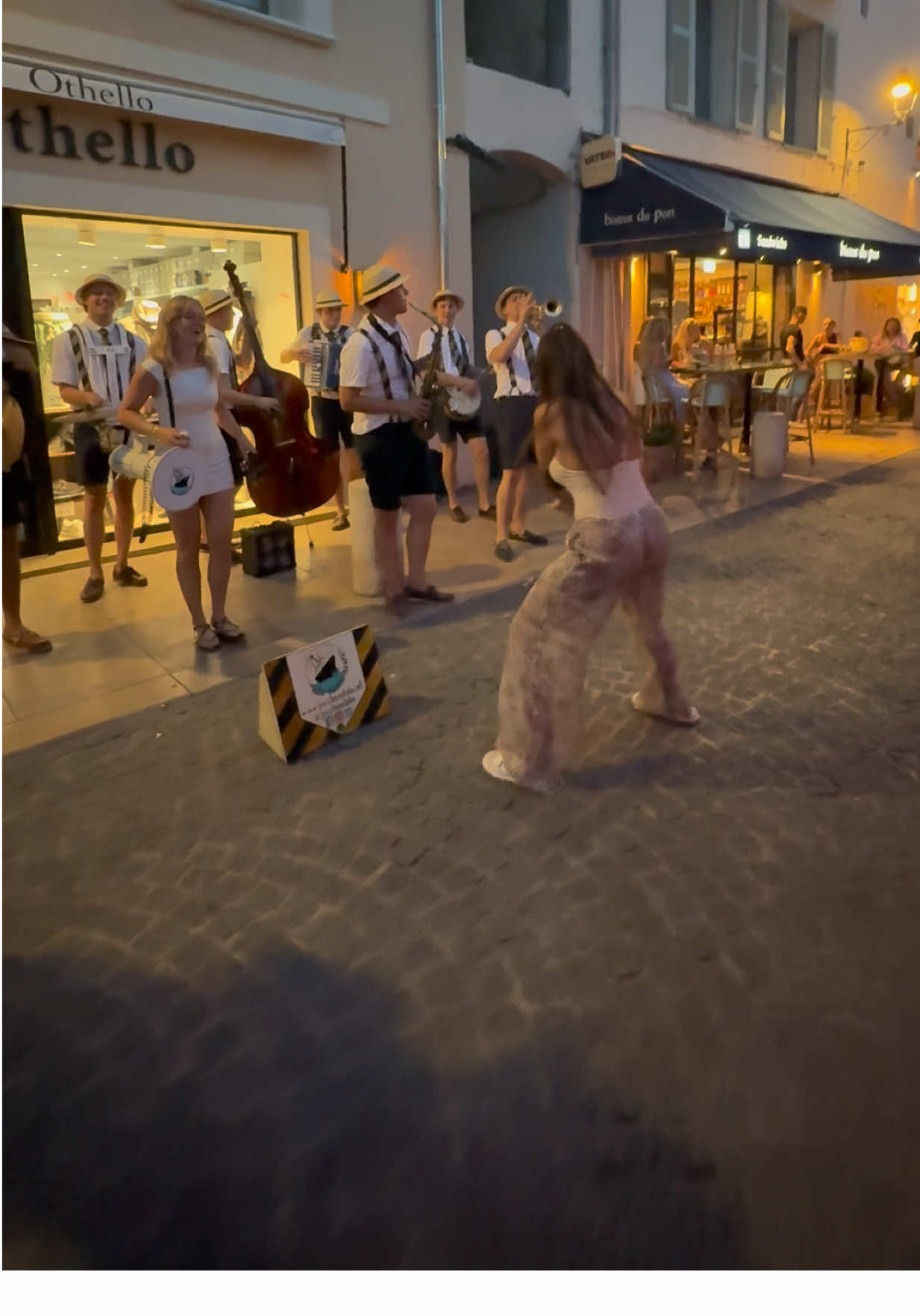 מבטיחה לכן יש שם תוכן זהב והוא בחינם …. באפליקציה השנייה🤪 תעקבו @beginim_spam   #פוריו #פישתונהההה #בגינים 