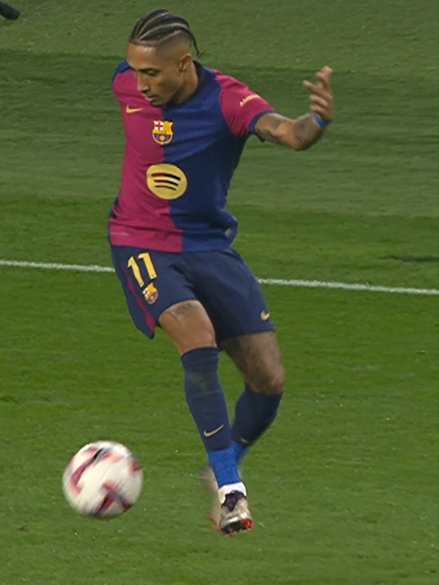 poetry in motion. 🤤💙❤️ #LALIGAEASPORTS #DeportesEnTikTok #VUELVELALIGA