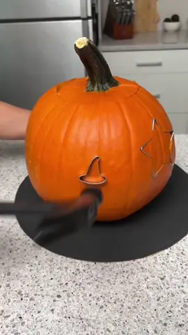 Want your jack-o-lantern to stand out from the crowd??? #halloween #homedecor #pumpkin #decoration #fyp 