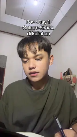 Kuliah mah chill aja yang penting rajin masuk, kumpul tugas, udah gitu aja
