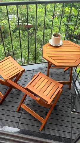 Bộ bàn ghế xinh quá! Ai có ban công diện tích nhỏ có thể tham khảo bộ này nha, ngồi chắc chắn lắm luôn #bànghe #bangapgon 