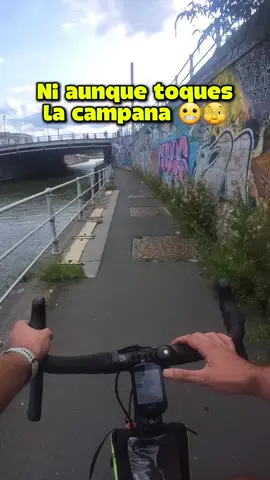 Está muy bien tocar el timbre... Pero la atención y los reflejos salvan el día! 🚲🔔 #ciclistadetiktok #ciclistaurbano #ciclismourbano #bicicleta #ciclovia 