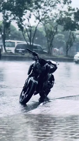 Black V🖤#CapCut#fybシ#foryou#foryoupagee#snjoy35#4v#bike#weather#rain#ecbcottor  