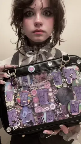 And she doesn’t suspect a thing #hopecore #inanimateinsanity #iicandle #candleii #iisilverspoon 