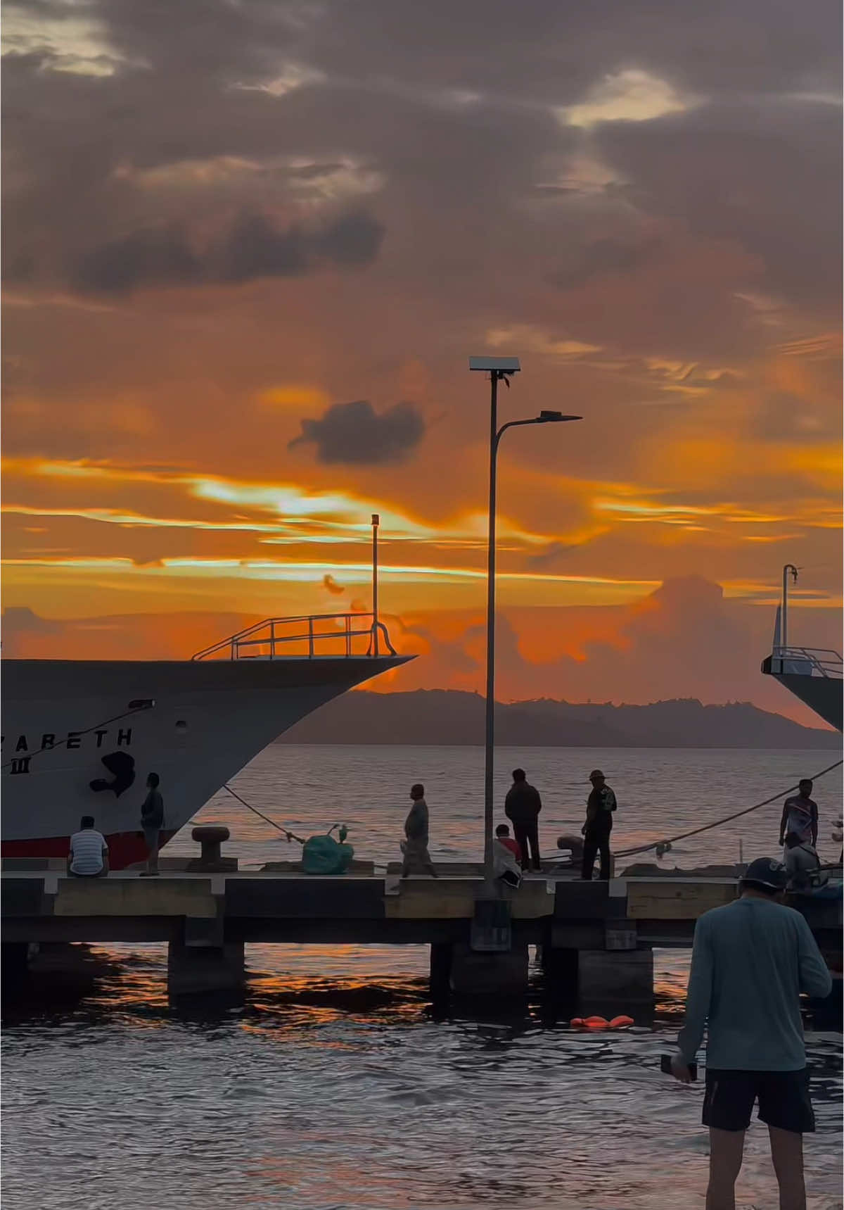 Sunset di pelabuhan Kupal 📍 #bacan #sunset #malukupride🏝🔥 
