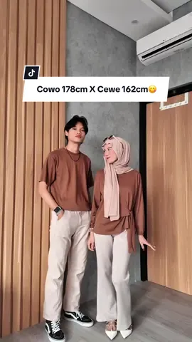 Yang badannya tinggi gausaa bingung lagi cari outfit deh😋#hagiastore #ootdcouple #outfitcheck #bajupasangan #kaoscouple 