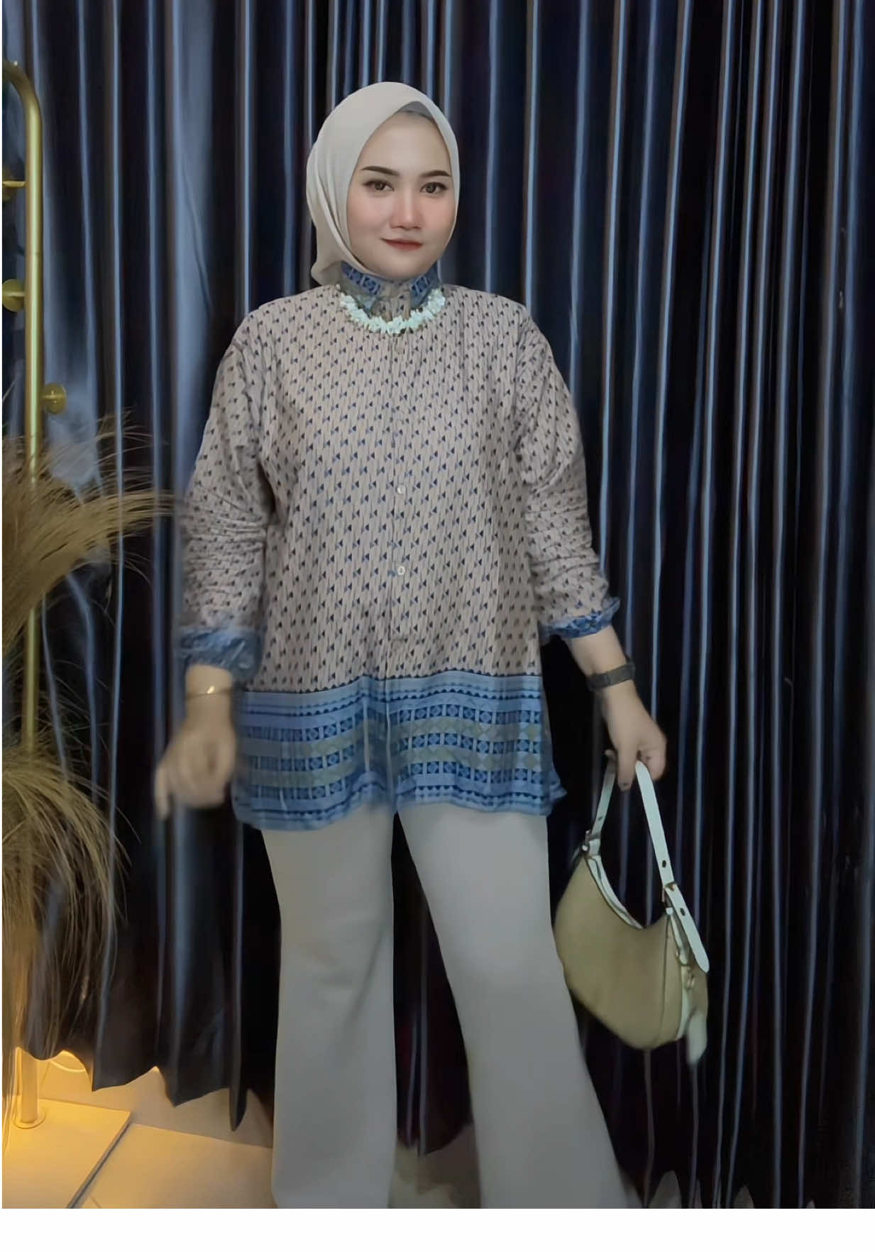 Motif SORA MOCA 🤎 #promomakanmerdeka #kemejawanita #kemejald130 #kemejarayon 