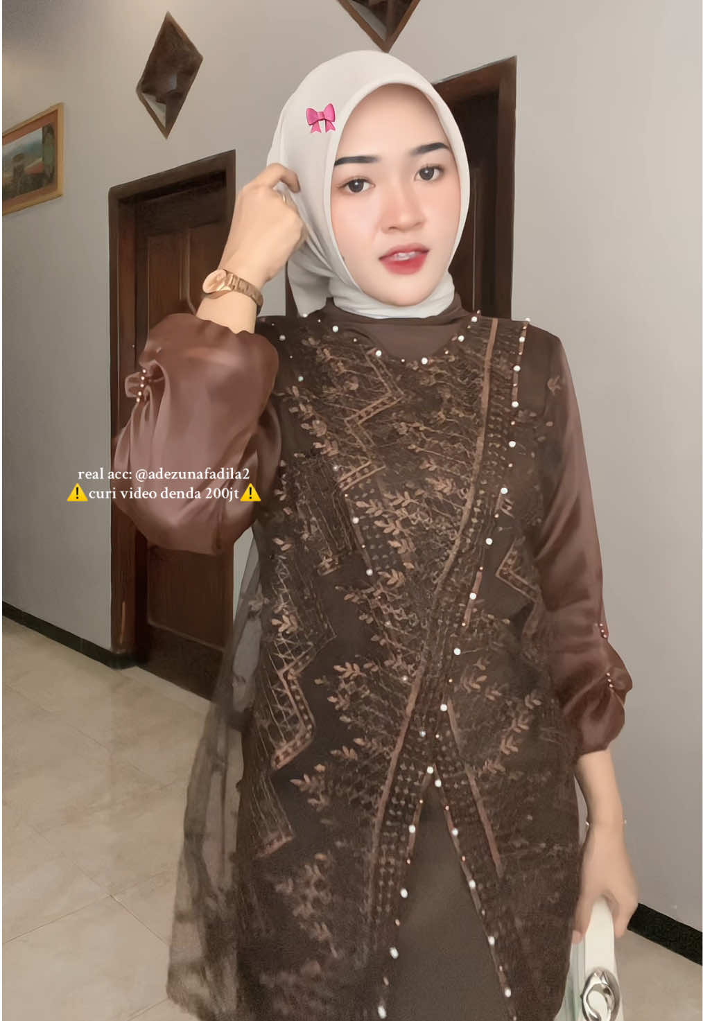 outfit kondangan mahogany🤎 #ootdkondangan #outfitkondangan #brukatmewah #brukatkondangan #outerkondangan 