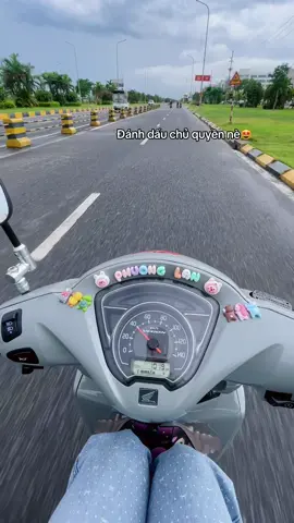 Charm gắn xe máy, mũ bảo hiểm nè #xuhuong #phuonglan #charm 