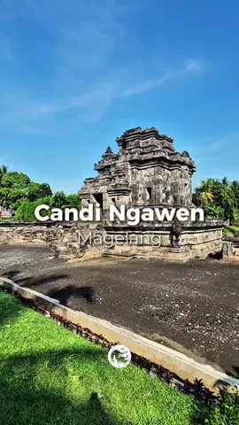 Candi Ngawen, sebuah kompleks candi Buddha dari abad ke-9, terletak di Kabupaten Magelang. Terdiri dari lima candi, situs ini adalah contoh penting arsitektur periode Syailendra. Keunikan utamanya adalah empat patung singa bersayap yang berdiri sebagai penjaga di sudut-sudut candi utama, sebuah elemen yang jarang ditemukan pada candi lain. Restorasi yang dilakukan pada awal abad ke-20 berhasil menampakkan kembali keindahan arsitektur candi ini. Candi Ngawen merupakan tujuan yang ideal untuk studi sejarah dan arsitektur kuno.  #CandiNgawen #NgawenTemple #WisataSejarah #wisatajateng 