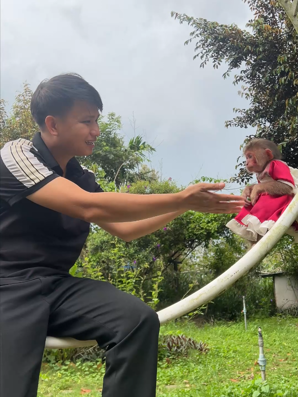 The heartwarming everyday moments of Moon and her dad. #ordinary #fyp #usa_tiktok #moon #dad 