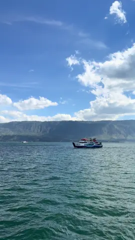 MashaAllah danau Toba gak pernah bosan bosan untuk datang kemari, terlihat tenang… @Pesona Indonesia @wonderful.danautoba @Wonderful Indonesia #fyp #viral #danautoba 