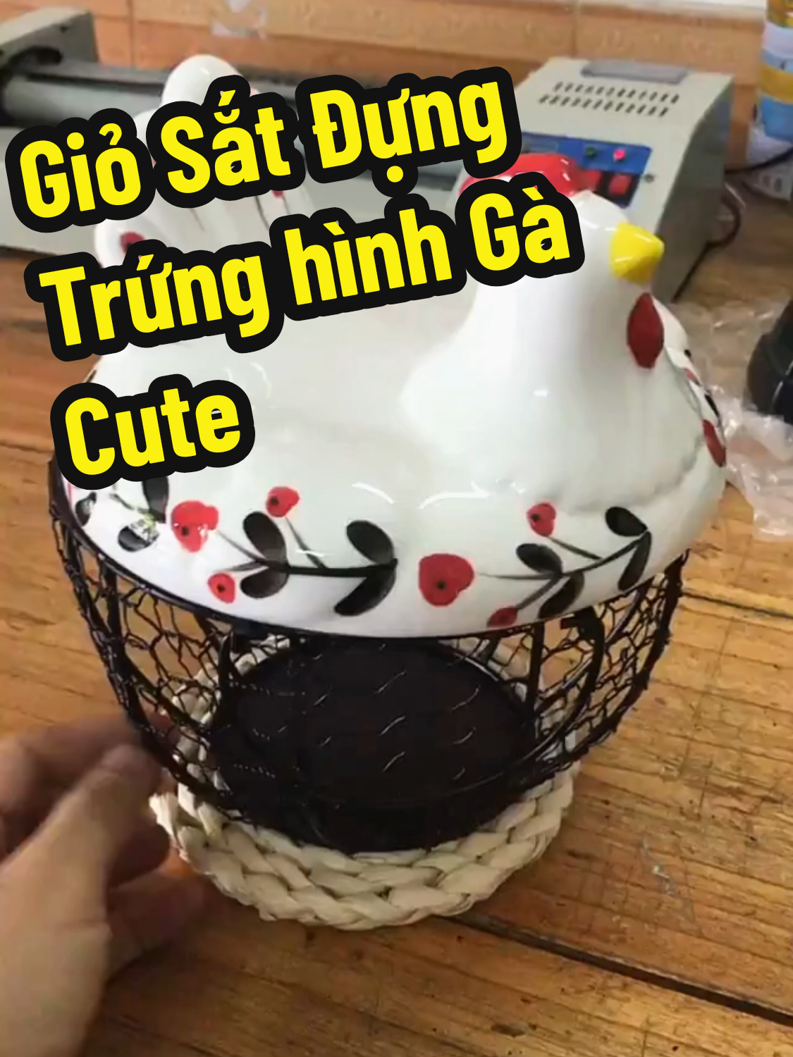 Rổ Sắt Đựng Trứng Gà Hình Chú Gà Mái Ấp - Giỏ Gốm Vẽ Tay Loại To #hanggiadung #muasamcungtiktok #review #rodung #xuhuong 