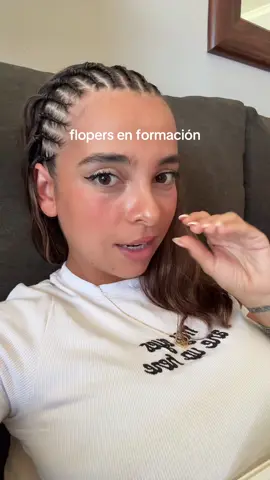 la reina flop os necesita😔