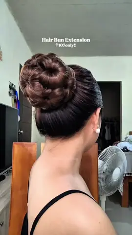 Elevate your clean and simple bun hairstyle with this cute hair bun wig extension clip!!✨ #hairbun #hairextensions #hairstyle #hairbunwig #hairbunextension 