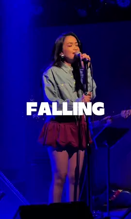 Ikaw ba nakaramdam ka nung parang ‘yung kilig at saya ng bigla ka na lang ma-in love tapos go with the flow na lang?  Our cover Teri DeSario’s hit “Falling” Tara kantahan na! #Crib #Cribband #CribDayTuesday #Crib19East #fyp #foryoupage #viral #viralvideo #opmartist 