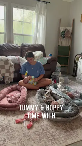 I promise I’m not talking to myself, I’m on the phone that’s sitting on the couch 🤣🤣🤣 #fyp #triplets #MomsofTikTok #sahm 