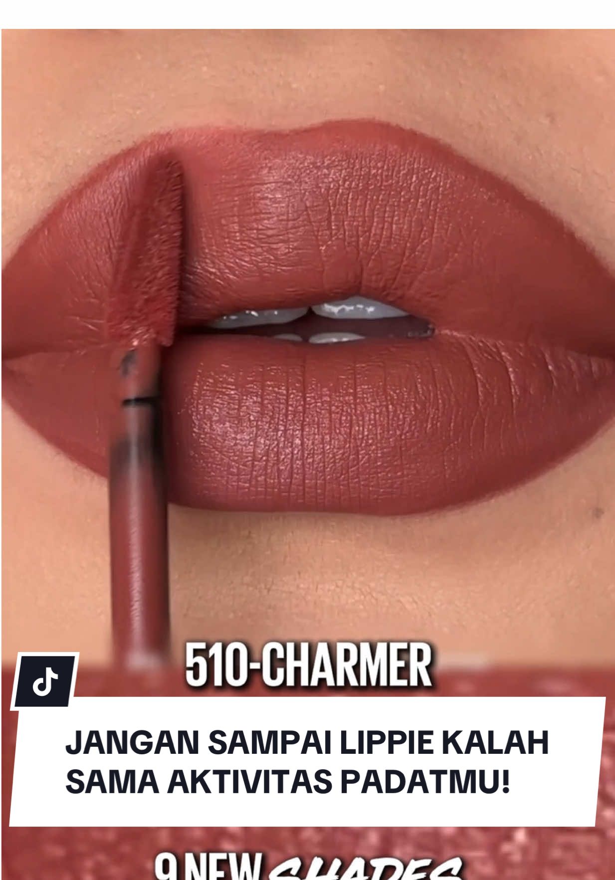 Jangan sampai lippiemu kalah sama aktivitas padat 💼 SUPERSTAY MATTE INK nyaman di bibir, transferproof & tahan 16 jam.  Cek shade-nya sekarang! #WeAreMaybelline #CumaMatteInkYangBisa 