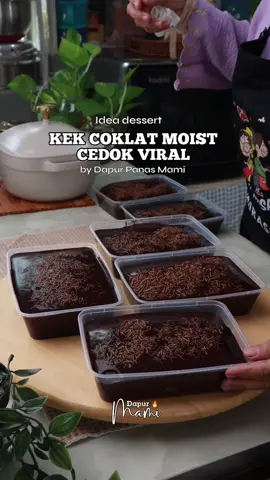 Kek Coklat Moist ni dah lama viral dulu cuma sekarang ni viral balik kek cedok viral gitu topping meleleh dessert fav mami tapi sejukkan dulu masuk peti k baru kick nyaman tekak😋 📌Kek Coklat Moist Cedok Viral 📍1 cawan susu cair 📍1 cawan susu pekat 📍1 cawan serbuk koko 📍1 cawan gula 📍1 cawan minyak jagung/masak 📍3 biji telur 📍1 sdk garam 📍1 + 1/2 cawan tepung gandum 📍1 sdk soda bicarbonat  📍1 sdk baking powder 📌Topping Leleh 📍1 cawan serbuk koko 📍1 cawan susu full cream 📍1 cawan minyak 📍1/2 cawan susu pekat 📌Cara-caranya tengok 🎥 #tiktokindonesia #tiktokthailand #fypage #resepi #kekcoklatcedok #kekviral #fypage 