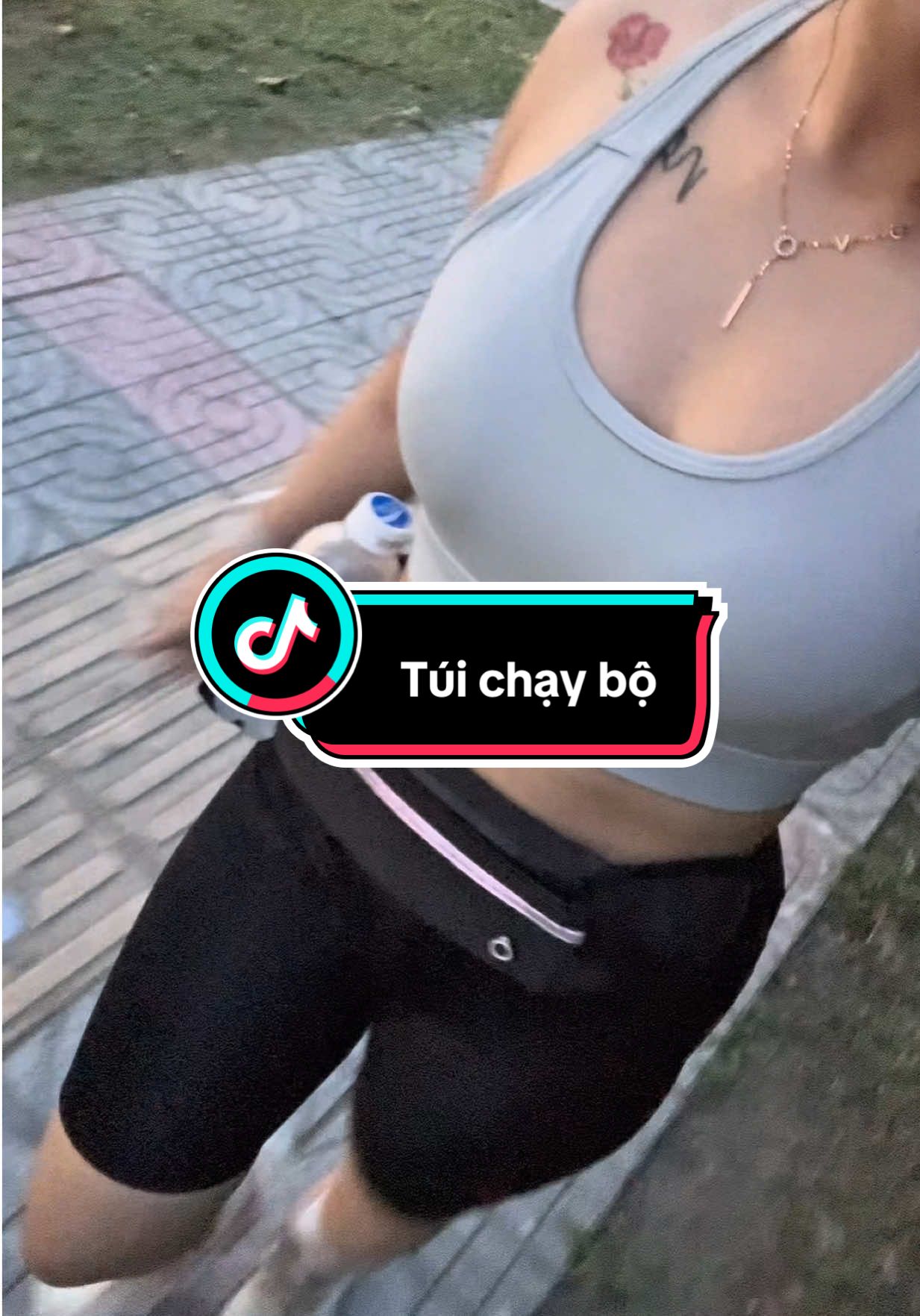 Dù ai nói ngả nói nghiêng, thì Nhung đi chạy vẫn cần e này 🤣🤣🤣 . Ai đi chạy giống e thì mua đi nhá #lailanhungday🥰 #tuichaybo #chaybo #theducthethao #tuideodienthoaidichay 