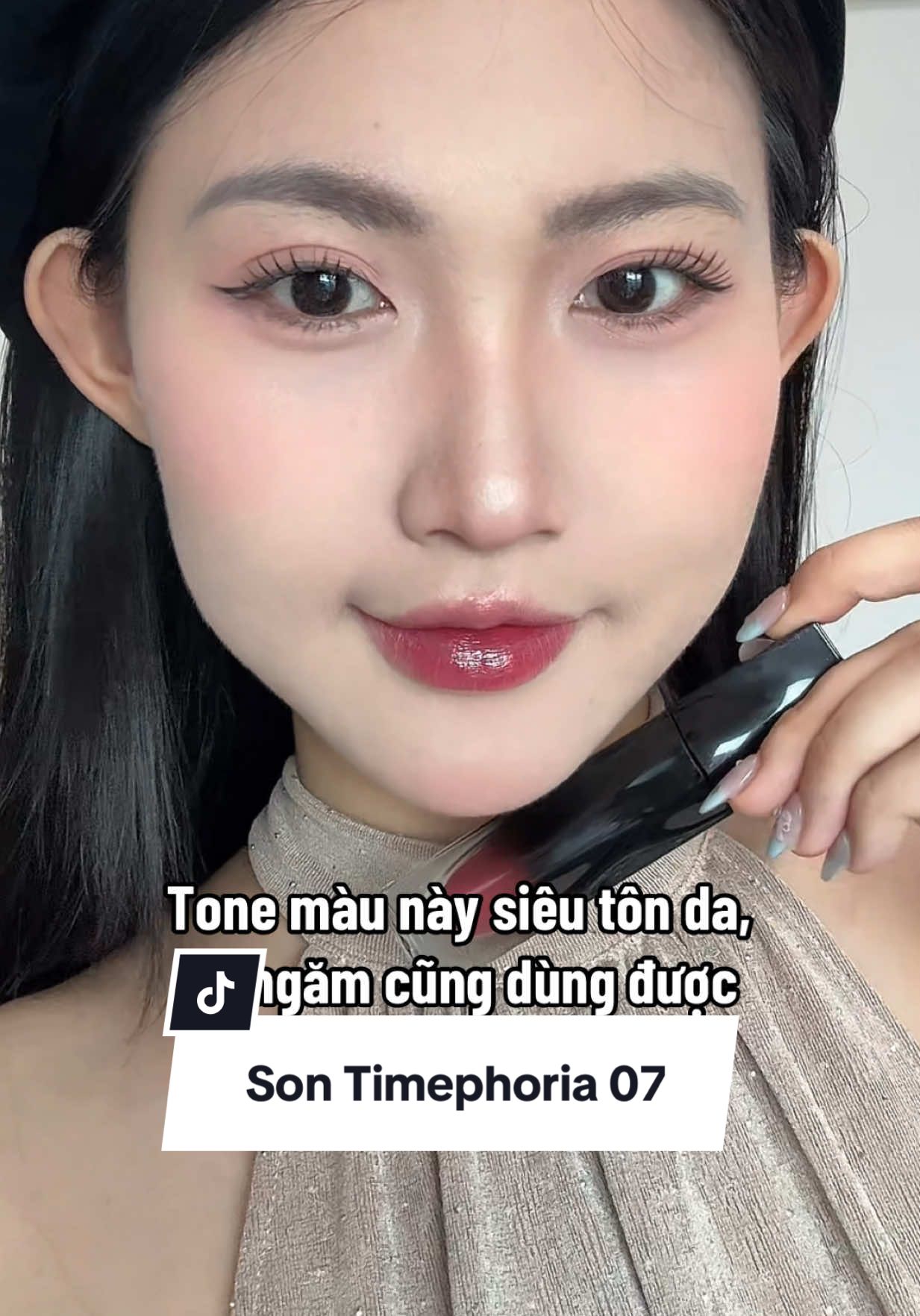 Son gì mà vừa lì vừa đẹp zậy trờii, ăn uống hun hít thoải mái không trôi #reviewson #timephoriavn #lipsticks #swatchson #sonli 