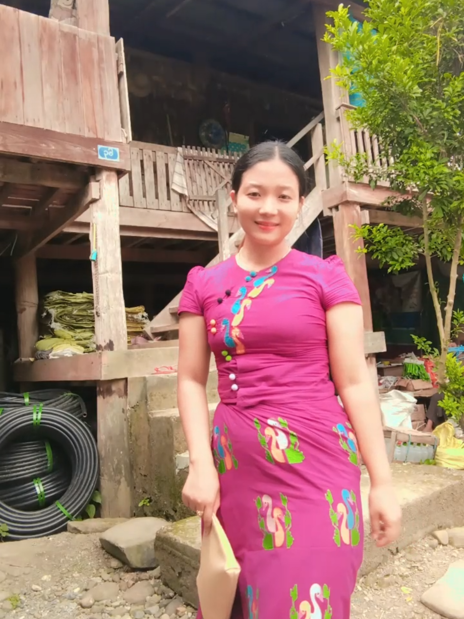 #ဈေးဝယ်ကအပြင်မှာရောက်နေပြီttကမပြီးနိုင်သေးဘူး😂 #ခပ့်တည်တည်ပဲ #မြင်ပါများပီးချစ်ကျွမ်းဝင်အောင်လို့🤒🖤 