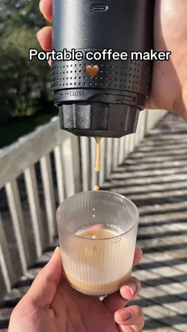 Rechargable coffee maker 🔋  Portable - so make coffee anywhere you like 🤎 #coffeelovers #Outdoors #espresso #coffee #coffeetiktok 
