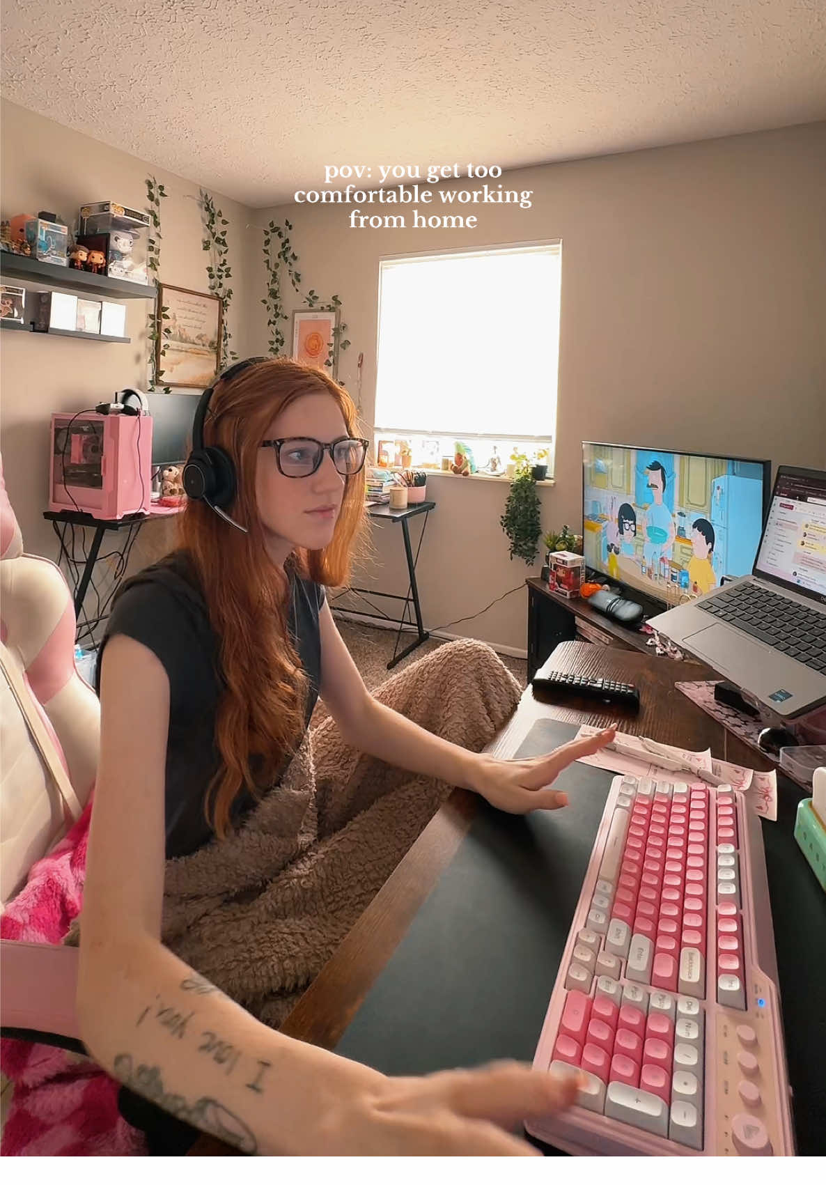 it gets the best of us ✋🏼 #wfh #funny #workfromhome #wfhlife #fyp 