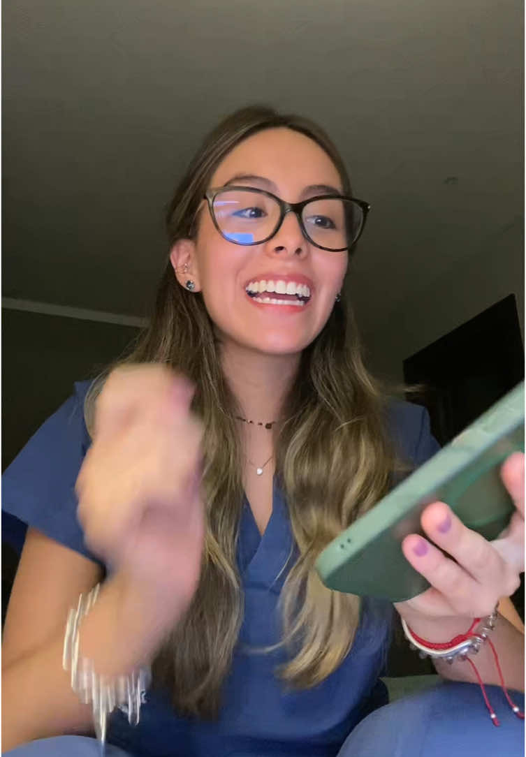 obligando a la gente de mi semestre a ser mis amigos🥰