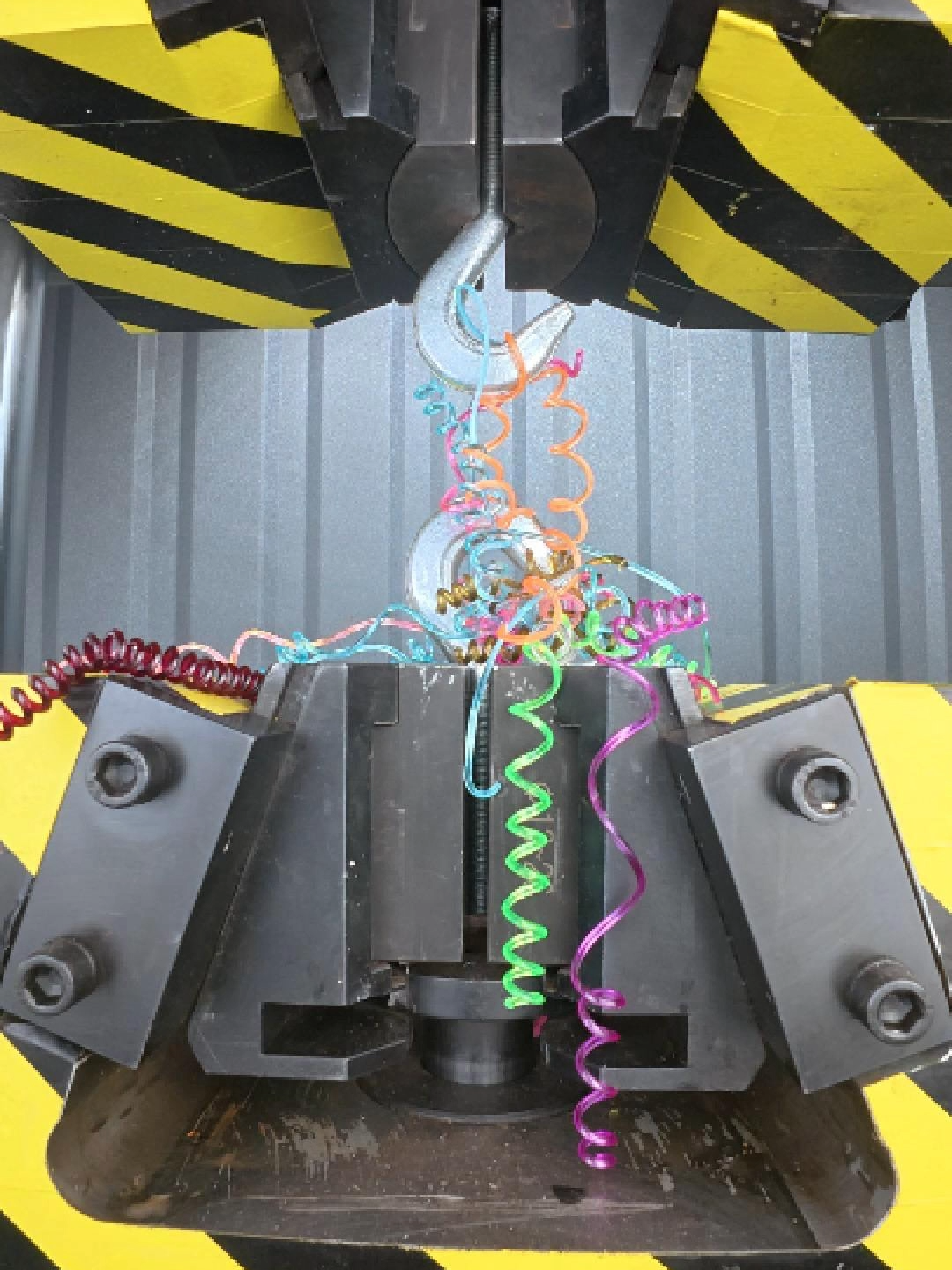 Stretched Out The Elastic Hair Band! #hydraulicpress #destroy #satisfyingvideo #destroyed #hairband #stretching #asmrtiktok #satisfying #crushing #satisfy #hydraulic #asmrvideo #great #band #hair #spring #rubber #rubberband