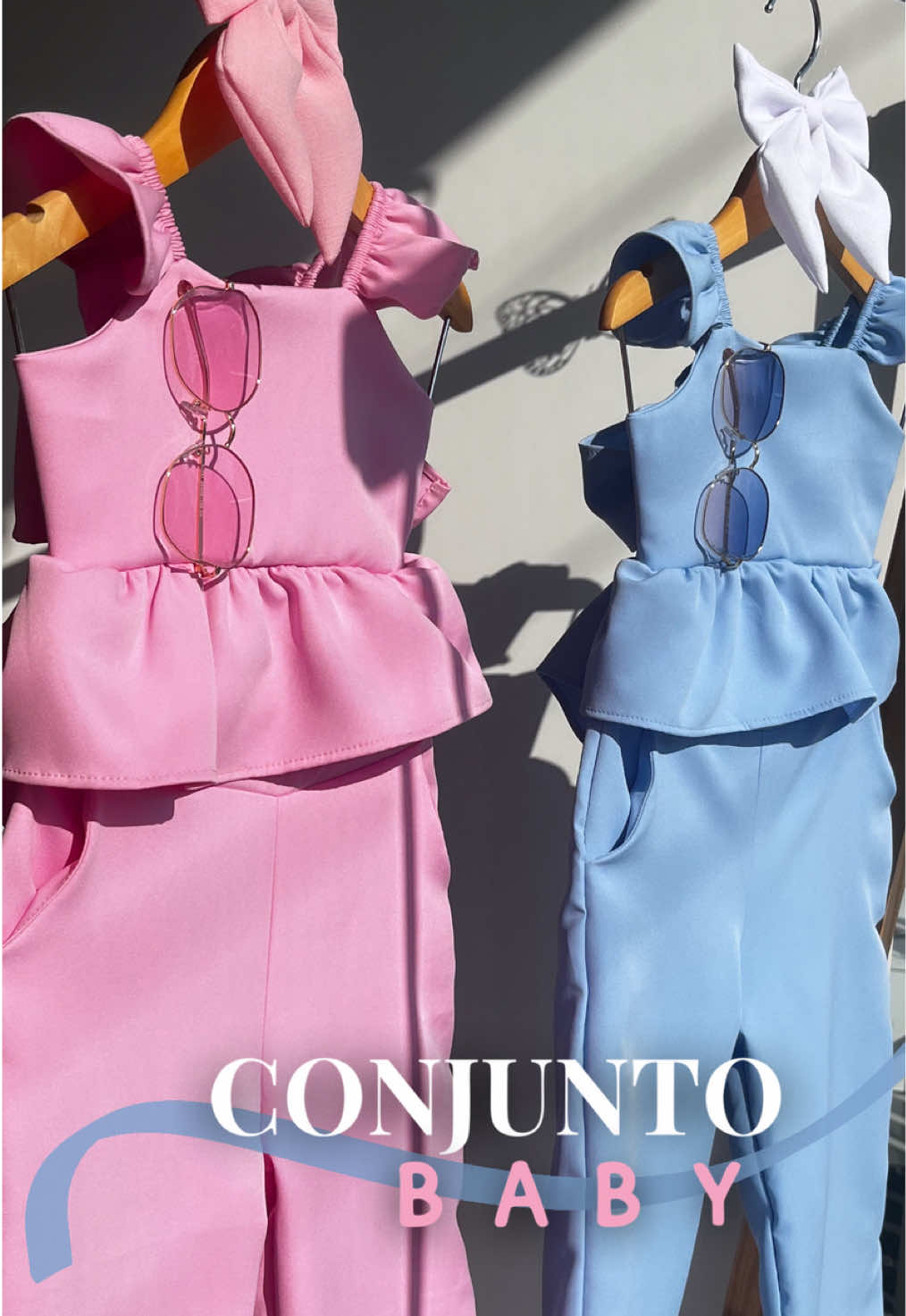 ✨ Muito estilo para as pequenas arrasarem!✨ Conjunto Baby em tecido alfaiataria com calça pantalona e blusa de babados — um charme só! 💖💙 📏 Tamanhos: 4 ao 10 💰 Apenas R$ 109,90 Compre pelo site 🖥️www.samantakids.com.br  Ou pelo nosso WhatsApp 📲 47 99144-1277 #SamantaKids #ModaInfantil #LookinhoPerfeito #EstiloKids #AlfaiatariaInfantil 