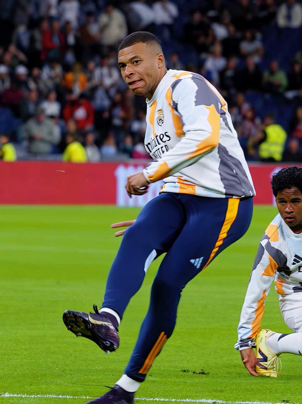 How many 𝒈𝒐𝒂𝒍𝒔 will Mbappé score this season? ⚽ #mbappe #realmadrid #halamadri̇d