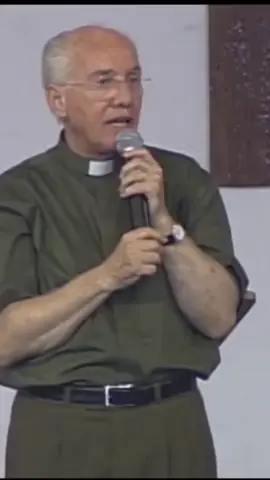 Na semana nacional da família segue uma linda reflexão do Monsenhor Padre Jonas Abib sobre o tema .   Compartilhe com amigos essa mensagem  ▶️ Créditos: @clubecn @cancaonova  Siga @cartasdeovero e acompanhe nossas atualizações #semanadafamilia #familia #casalcristão #padrejonasabib #catolicostiktok 