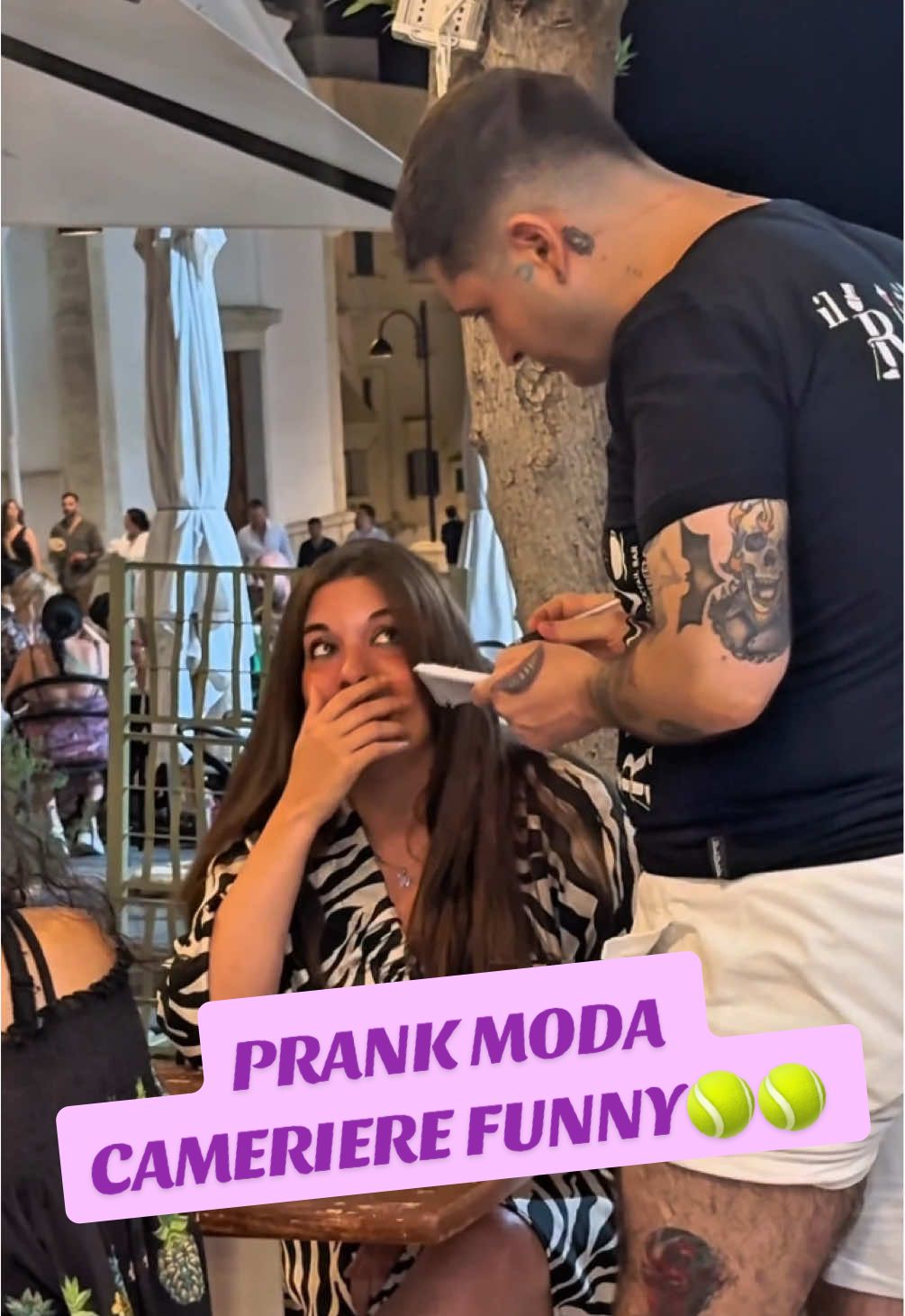 PRANK MODA CAMERIERE FUNNY🎾🎾. #prankwars #cameriere #moda #divertente #reaction 