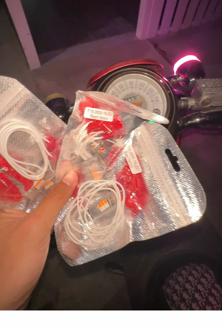 ไฟหรี่เลี้ยว หลอดไฟหรี่เลี้ยว LED รุ่น ใหม่ สว่างมากๆ ขั้ว T10 T15 2สีในหลอดเดียว (ราคาต่อ 1 คู่) สว่างชัดเจนกว่าเดิม  #ไฟหรี่เลี้ยว #ไฟหรี่ #ไฟเลี้ยว #หลอดไฟled 