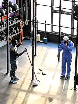 ANATOLY WEIGHT LIFTING PRANK 🦾#gym #anatoly 
