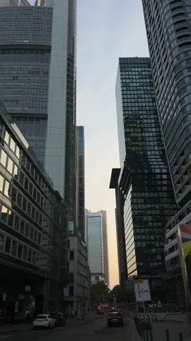 Frankfurt am Main ist nicht Miami Vice aber wir sind im 80er-Film #foryou #viral #fyp #frankfurtammain #capo 