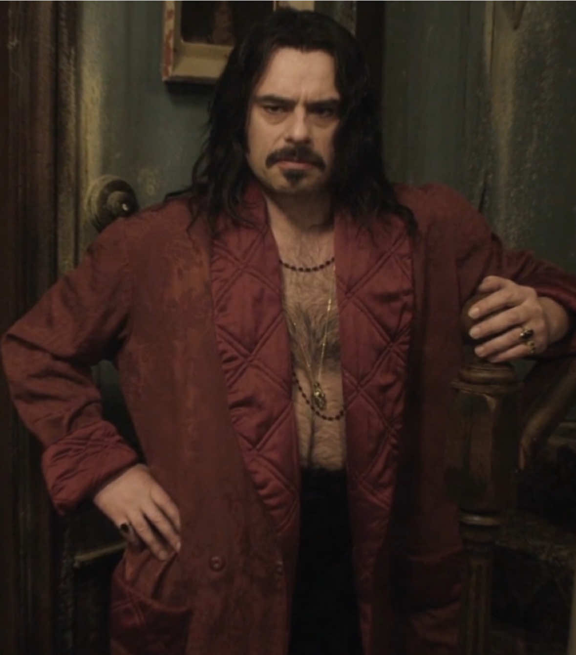 він свій стіл називає апєтітний жмурік #whatwedointheshadows #vladislavthepoker #реальныеупыри !all fake! 